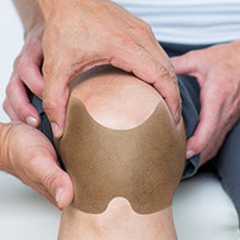 Paquete combinado con 3 parches analgésicos para el dolor de rodilla.